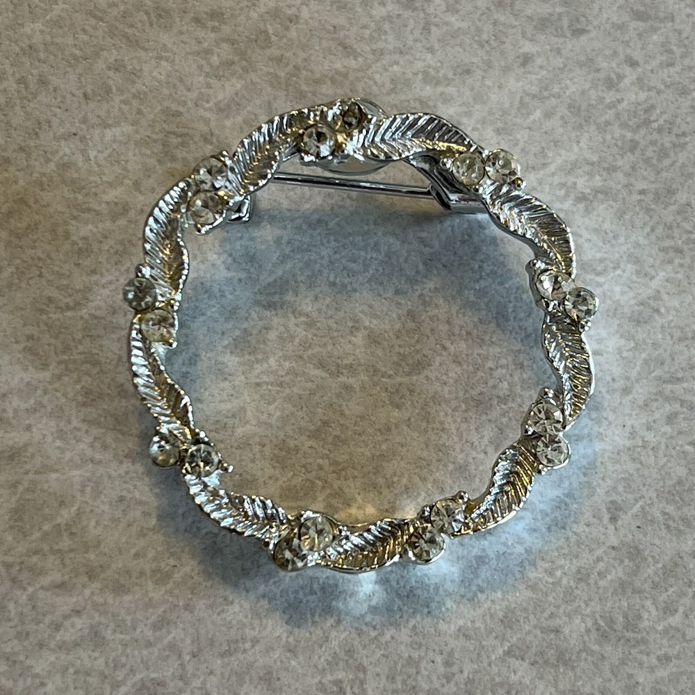 Vintage Serry's Round pin Silver Like With‎ Clear Stones Leaves